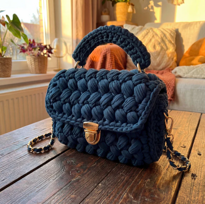 Selbstgehäkelte Tasche