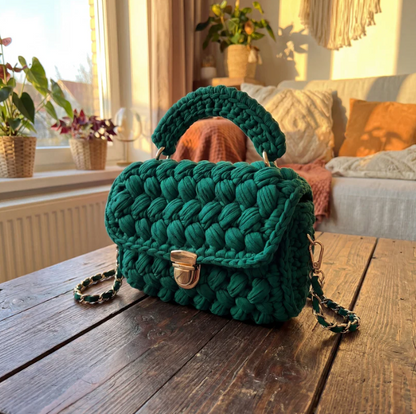 Selbstgehäkelte Tasche