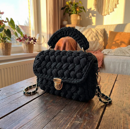 Selbstgehäkelte Tasche